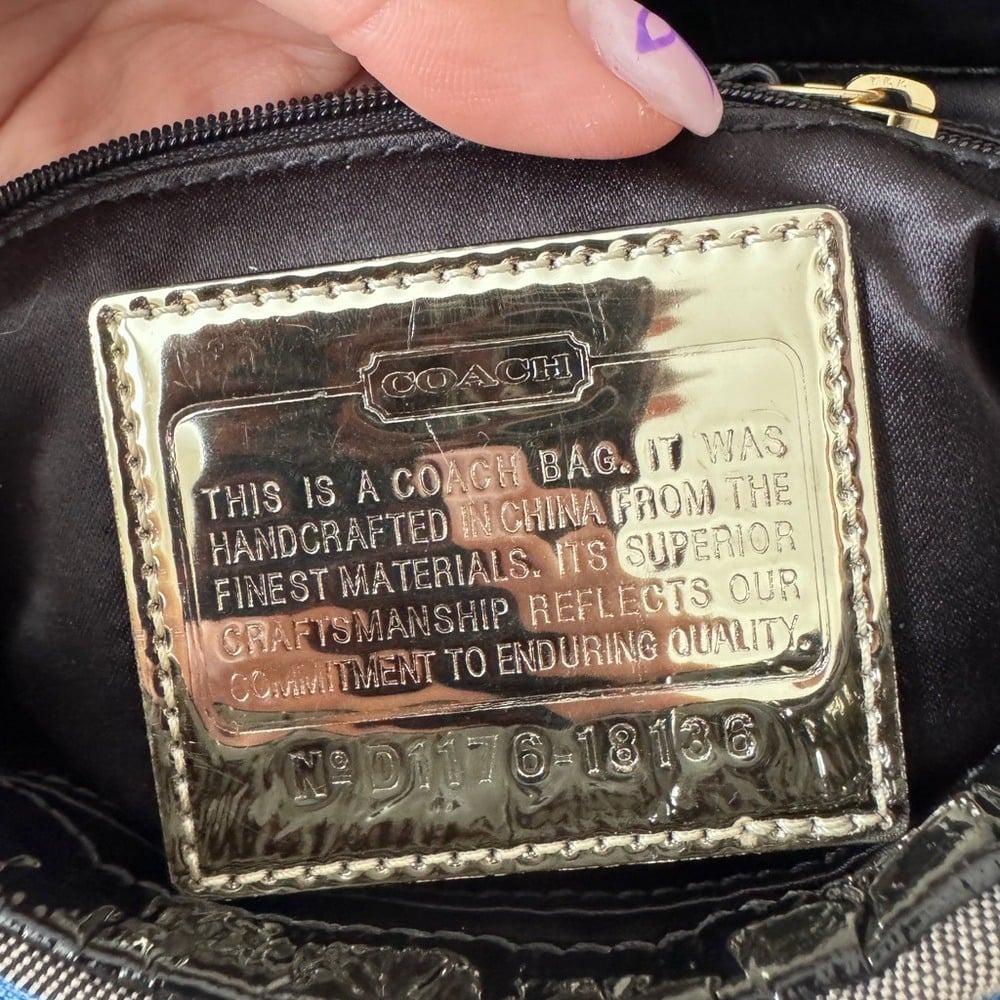 Coach
Coach Black/Grey Signature Canvas and
Patent‎ Leather Shoulder Bag - Picture 3 of 12